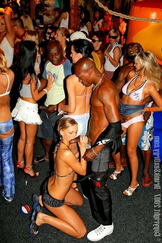 20P Interracial hardcore sex at a wild college party
