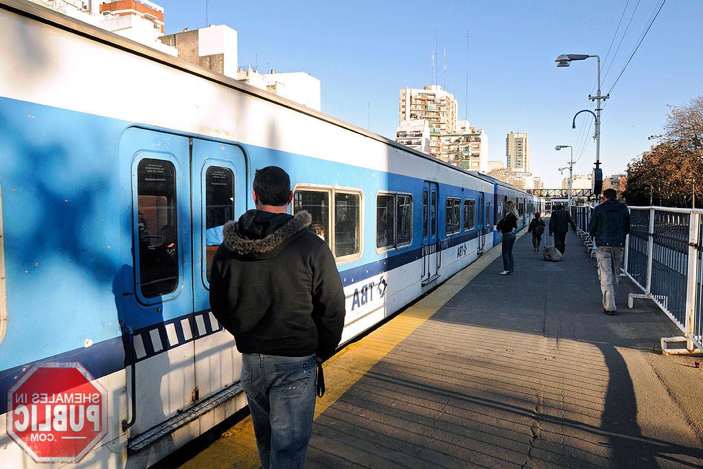 16P Guy picks up a tranny and does her on the train