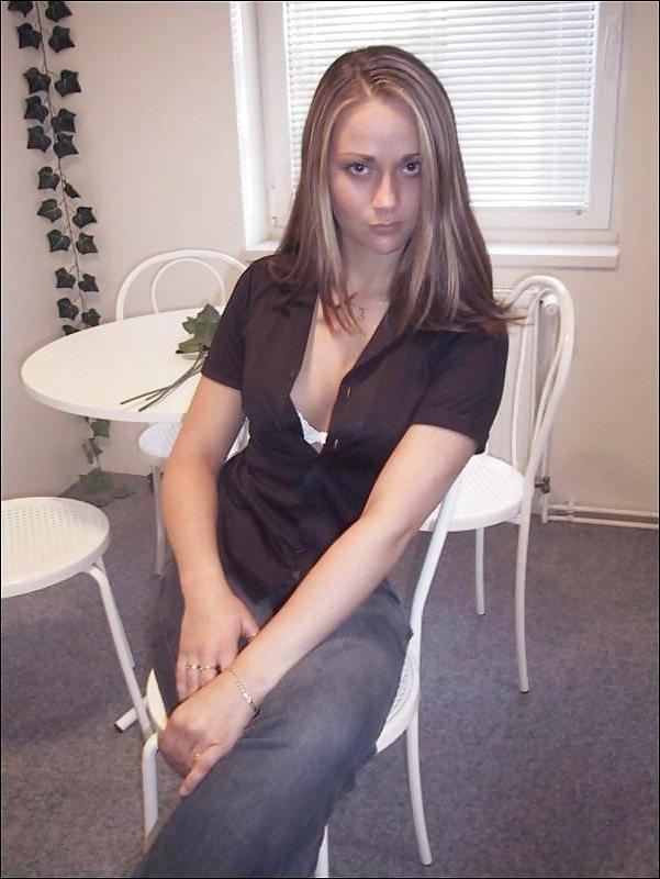 25P Beautiful woman posing