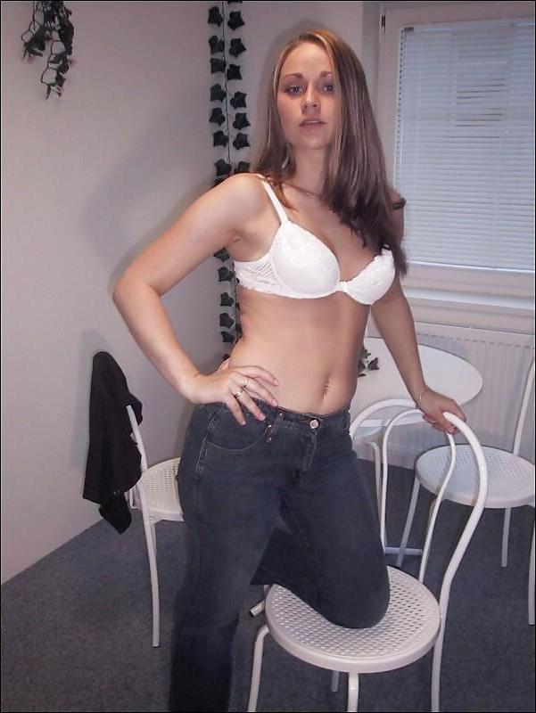25P Beautiful woman posing