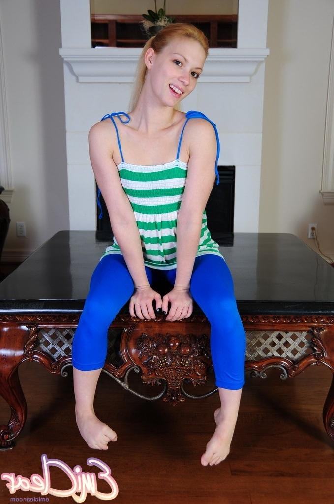 16P Teen shows her toes