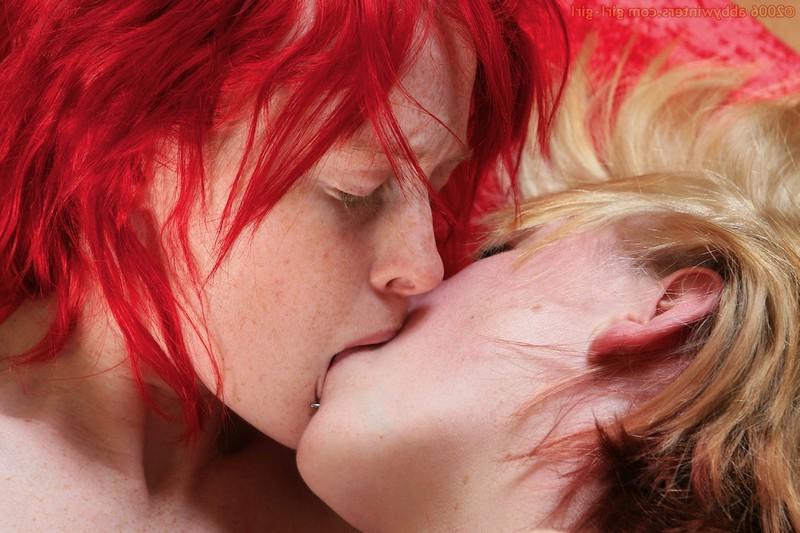 16P Hot lesbos kiss and lick each other