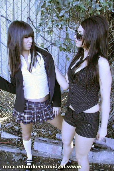15P Brunette teen lesbian plays with her mature friend and fuck toys