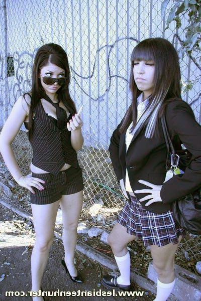 15P Brunette teen lesbian plays with her mature friend and fuck toys
