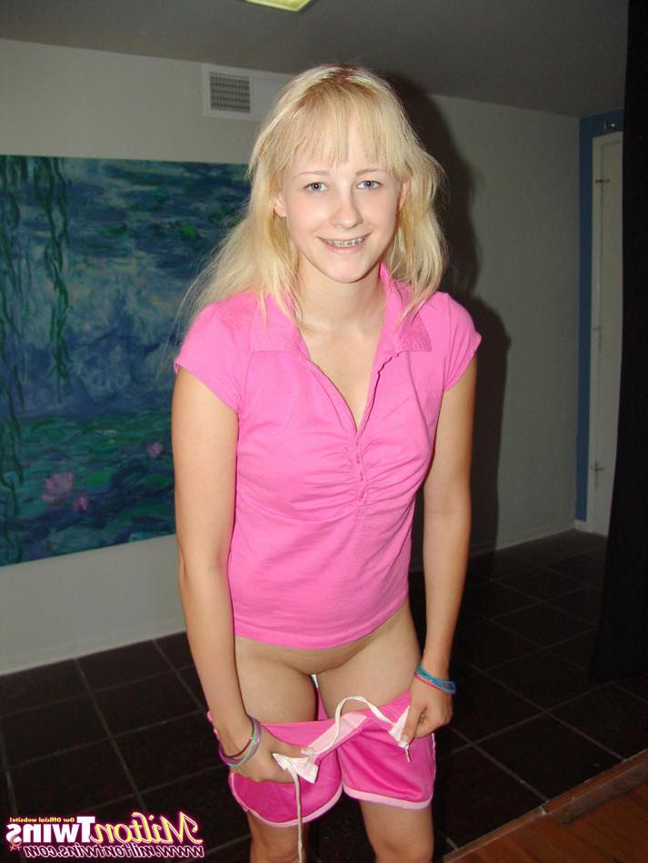 15P Twin blonde 18 year olds lick two lesbian pussies