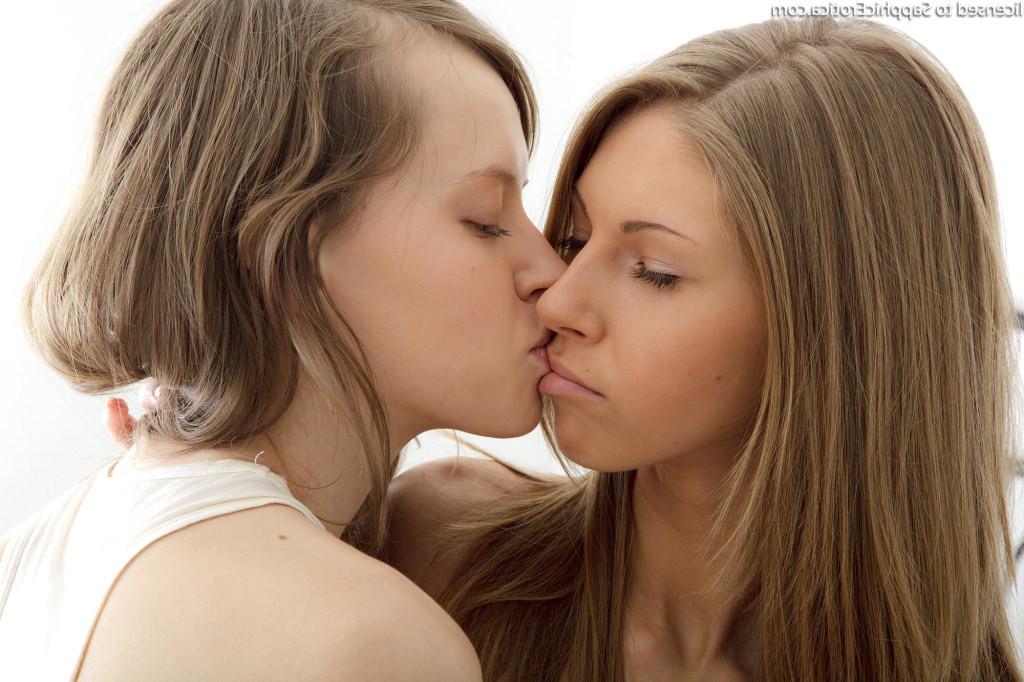16P Gorgeous lesbians kissing passionately and fucking wet pussy