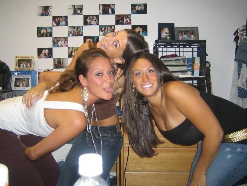 16P This Is What Happens During College Sorority Sleep Overs