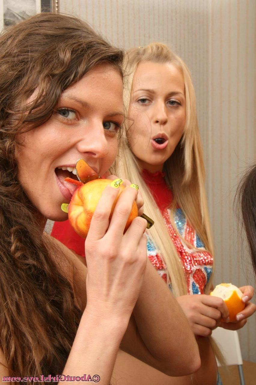16P 6 cute teen girls have very hot lesbian sex