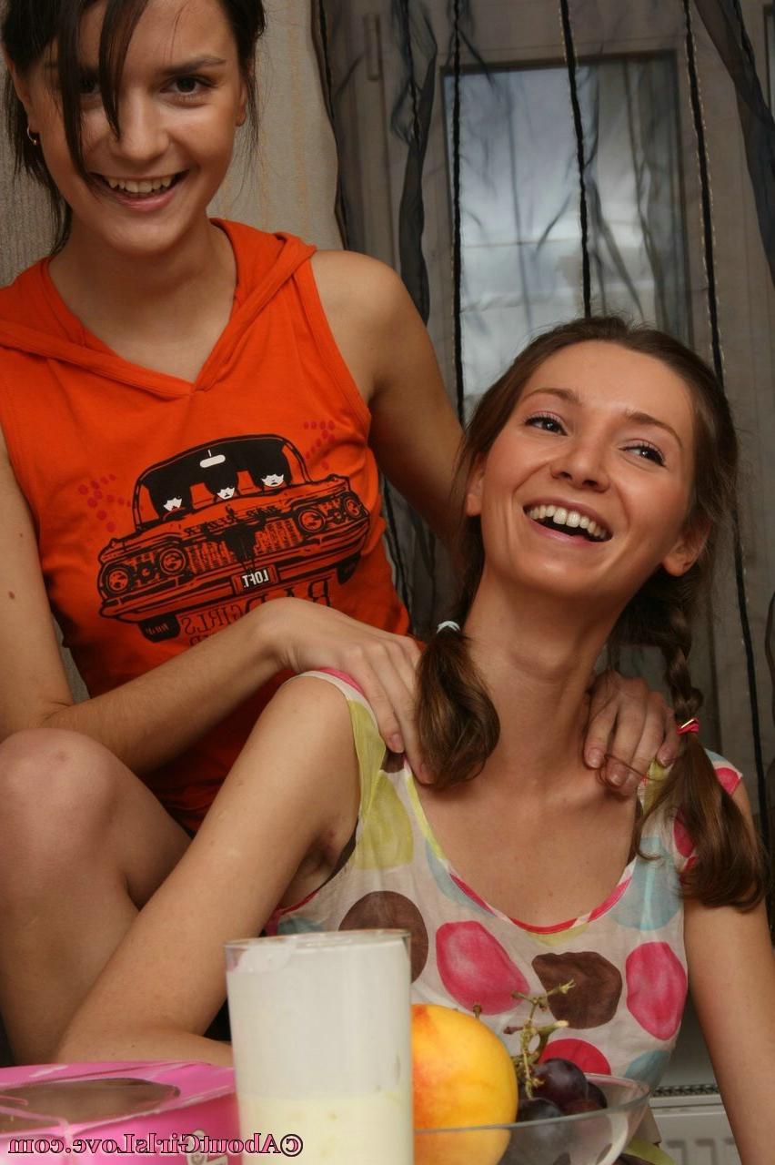 16P 6 cute teen girls have very hot lesbian sex