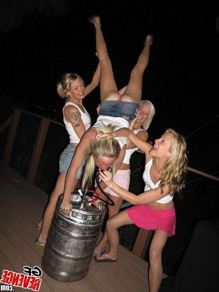 15P Four drunk teen college GFs naked in homemade pix
