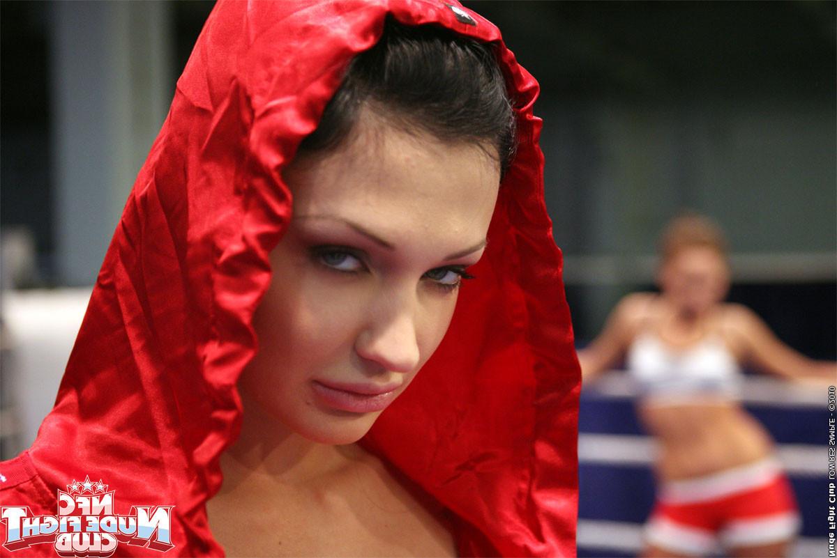 20P Watch these naked amazon fighters wrestle, struggle, suffer, kick and lick Nude 