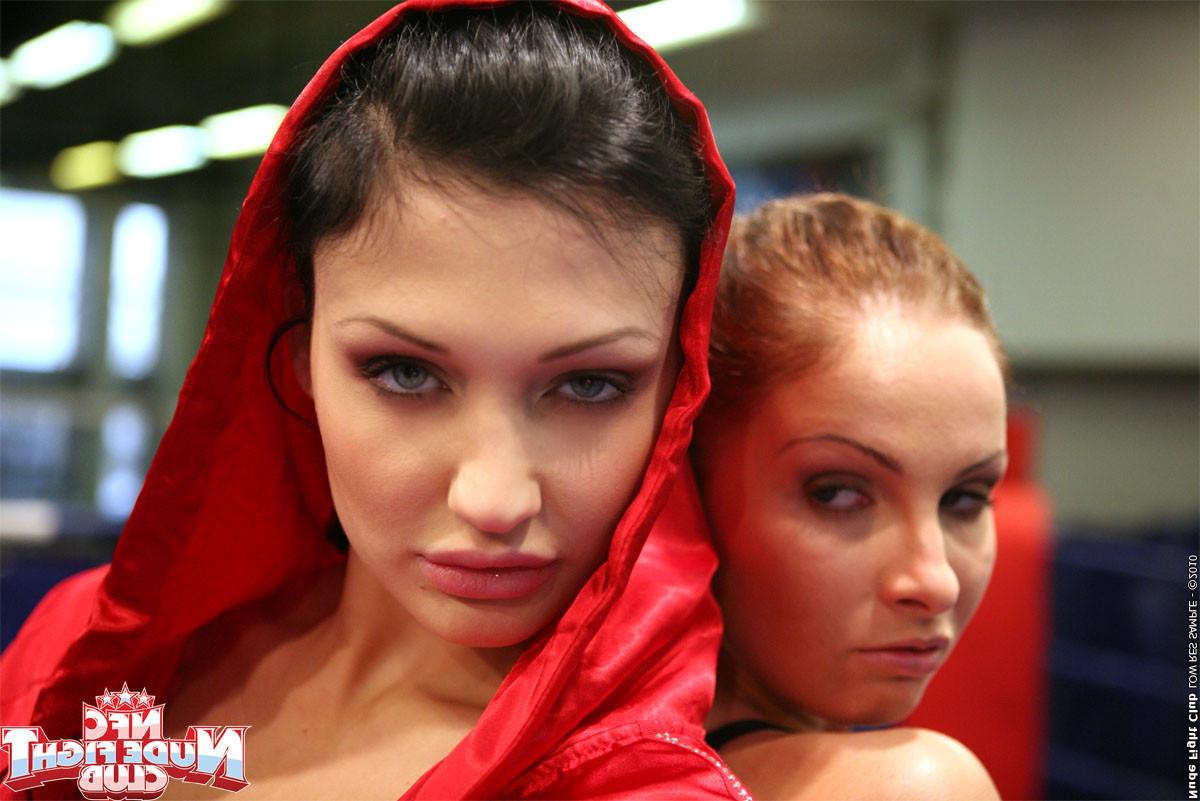 20P Watch these naked amazon fighters wrestle, struggle, suffer, kick and lick Nude 