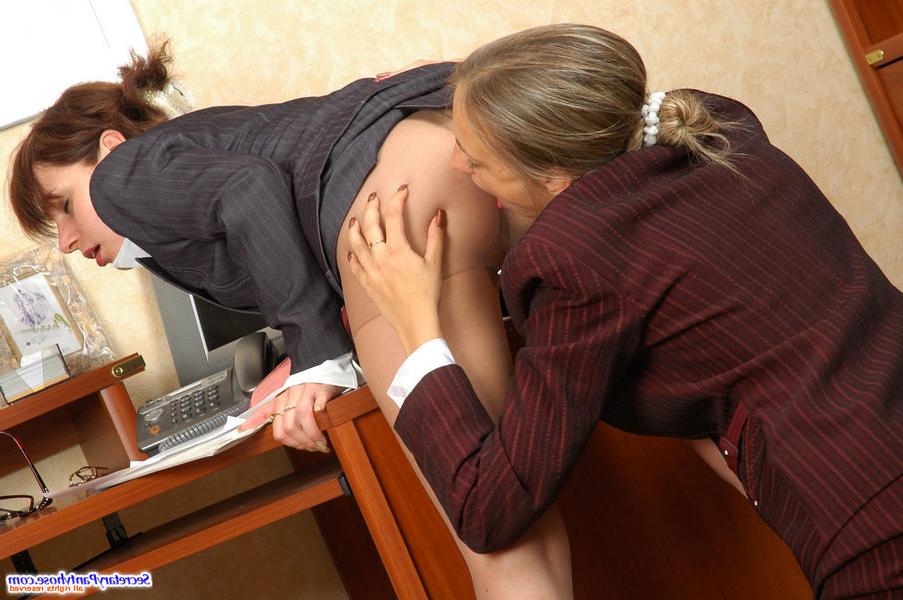 16P two secretary lesbians kissing and licking