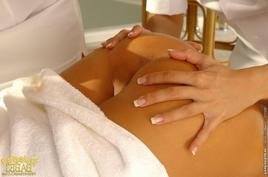 18P Three kinky lesbian blondes fisting and pissing at the spa