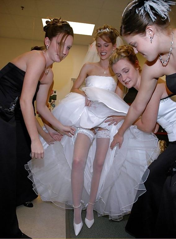 25P Voyeur Pics Upskirts Downblouse spy and more