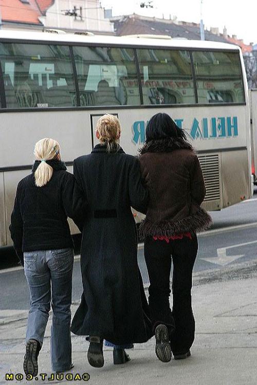 16P Gorgeous euro lesbian babes pussy licking oral group sex