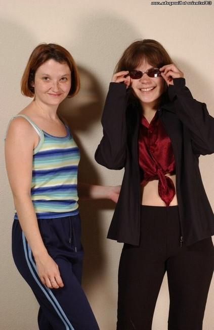 14P Amateur lesbians lick pussy