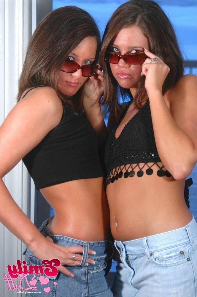 15P Hotties fondling titties