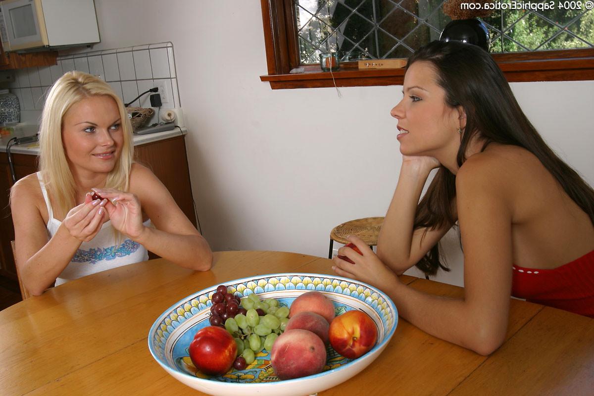 20P Hottest threesome lesbian orgy you have ever seen