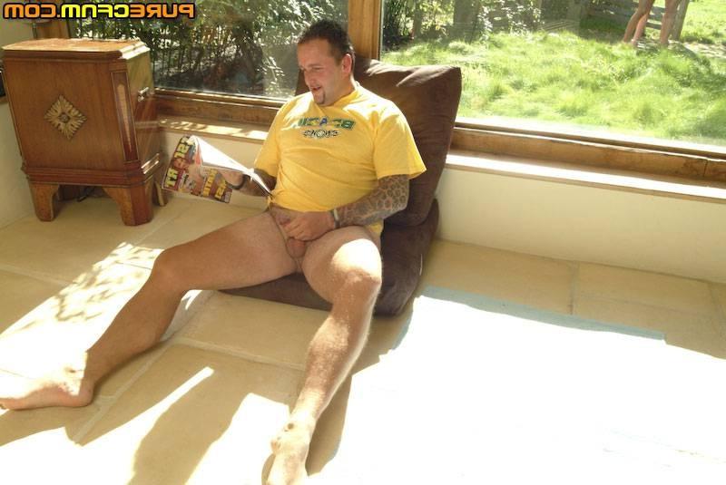 18P Girls watch masturbating guy through the window