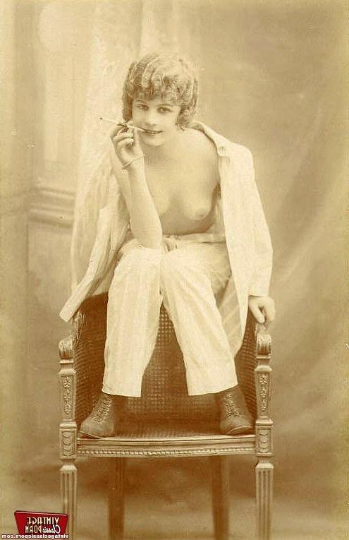 12P Some real old and vintage naked art babes pictures
