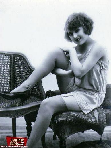12P Some real old and vintage naked art babes pictures