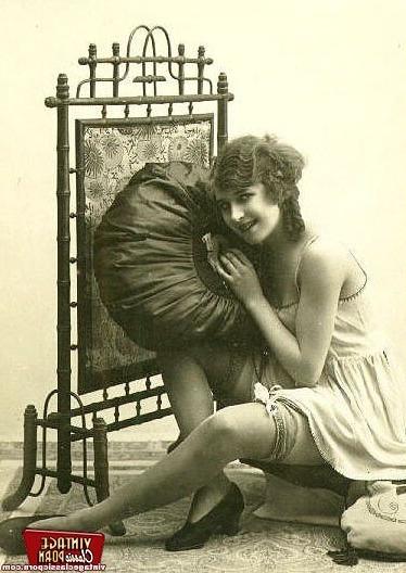 12P Some real old and vintage naked art babes pictures