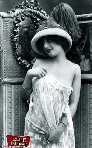 12P Some real old and vintage naked art babes pictures