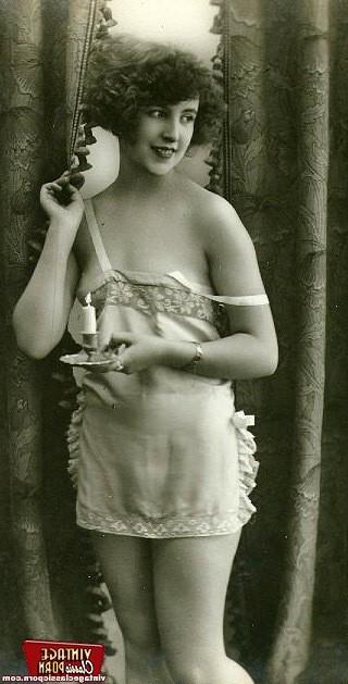 12P Some real old and vintage naked art babes pictures