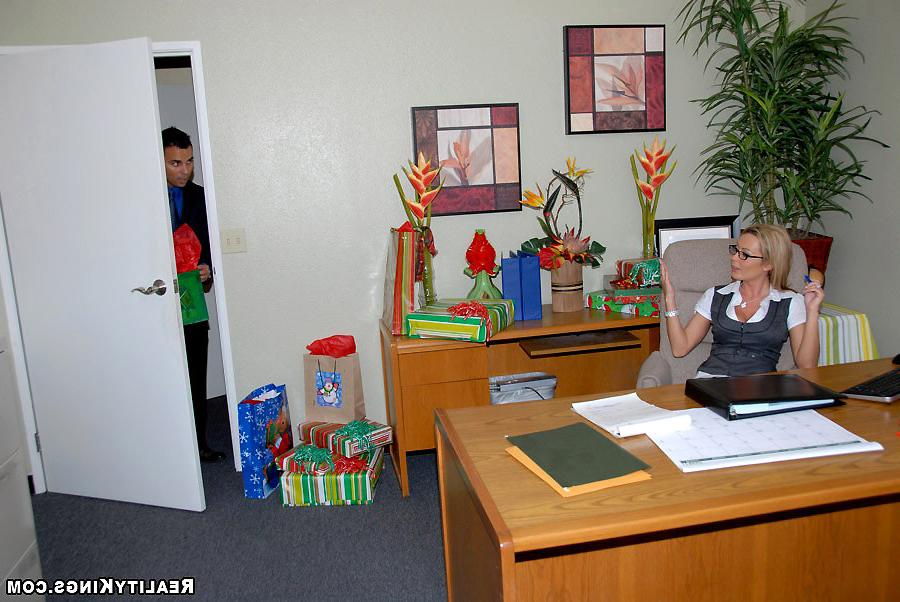 12P Super hot big tits babe behind office desk calls in her employee for a raise but