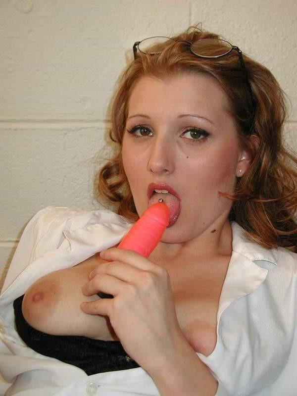 16P Sexcretary lover toying her pussy hard on the desk