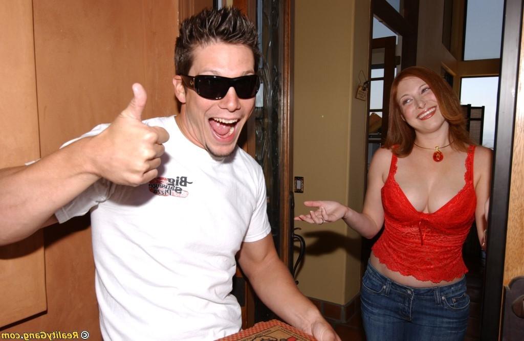 16P Sexy big tit redhead babe suck the pizza guy hard cock