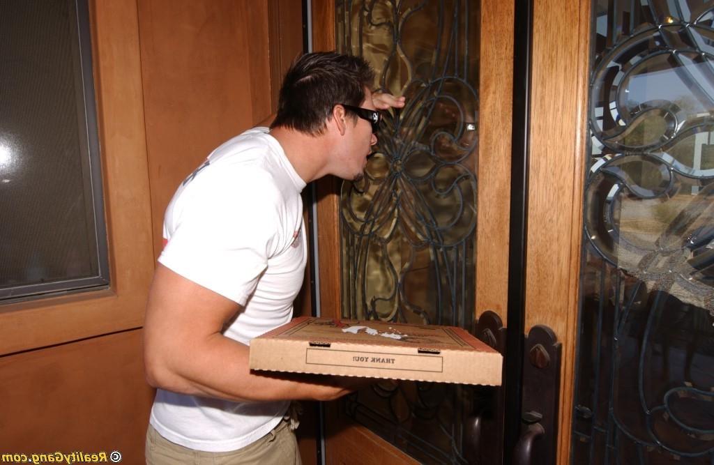 16P Sexy big tit redhead babe suck the pizza guy hard cock
