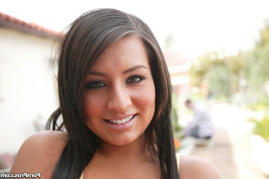 16P Lexi Diamond has a heart and pussy for old folks