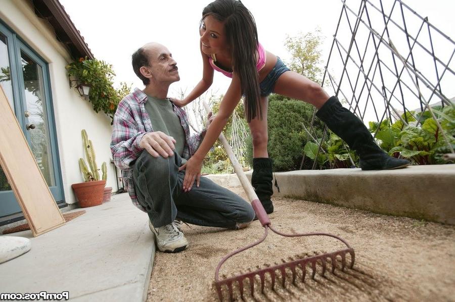 16P Lexi Diamond has a heart and pussy for old folks