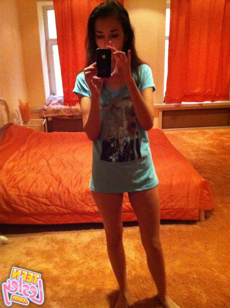 15P Self shot 18 year old spreads pussy and masturbates in glasses