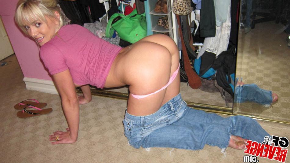 15P Busty blonde GF shows amazing ass in homemade pics