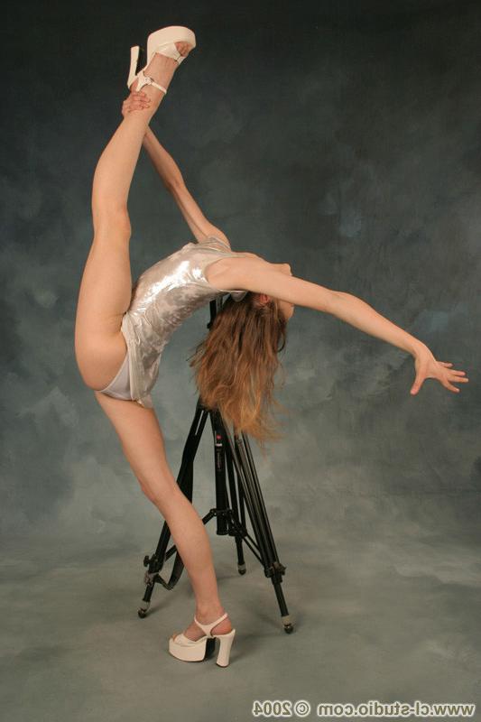 12P Very flexible teen gymnast spreading panties wide