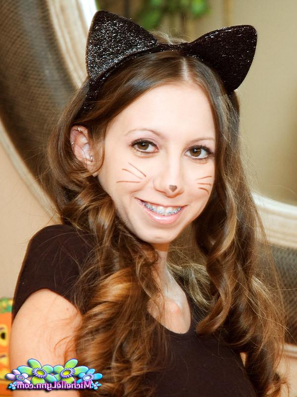 14P amateur michelle lynn doing a halloween trick
