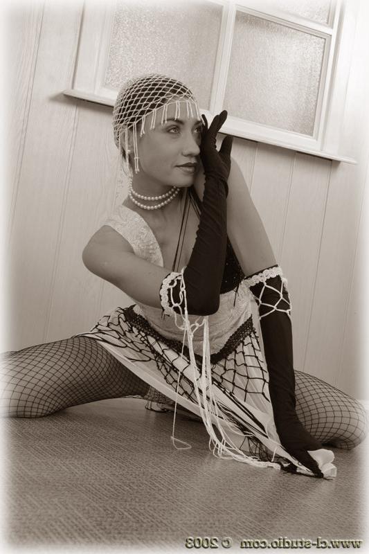 12P Erotic flexible glam girl
