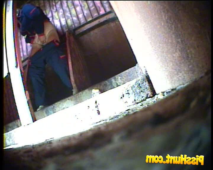 14P Old and young pissers tinkling in front of spy cam