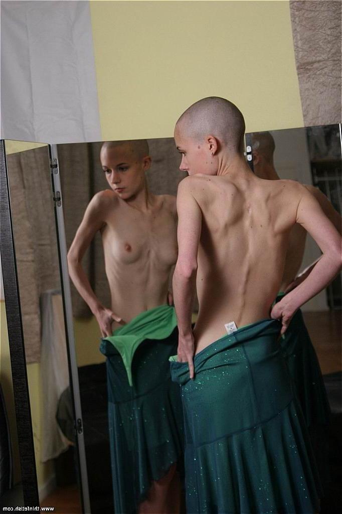 15P bald anorexic girl posing nude for food