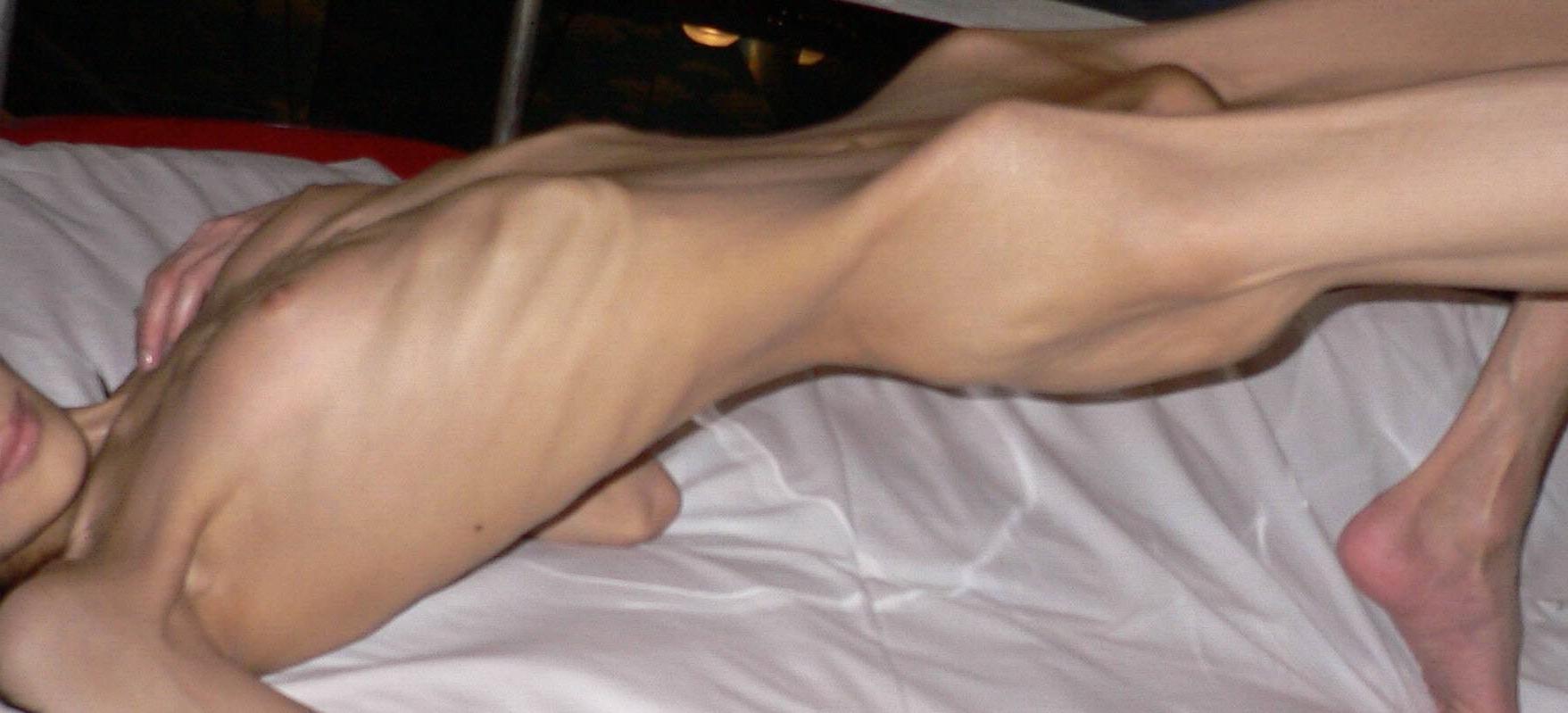 16P anorexic girls posing and fucking for food