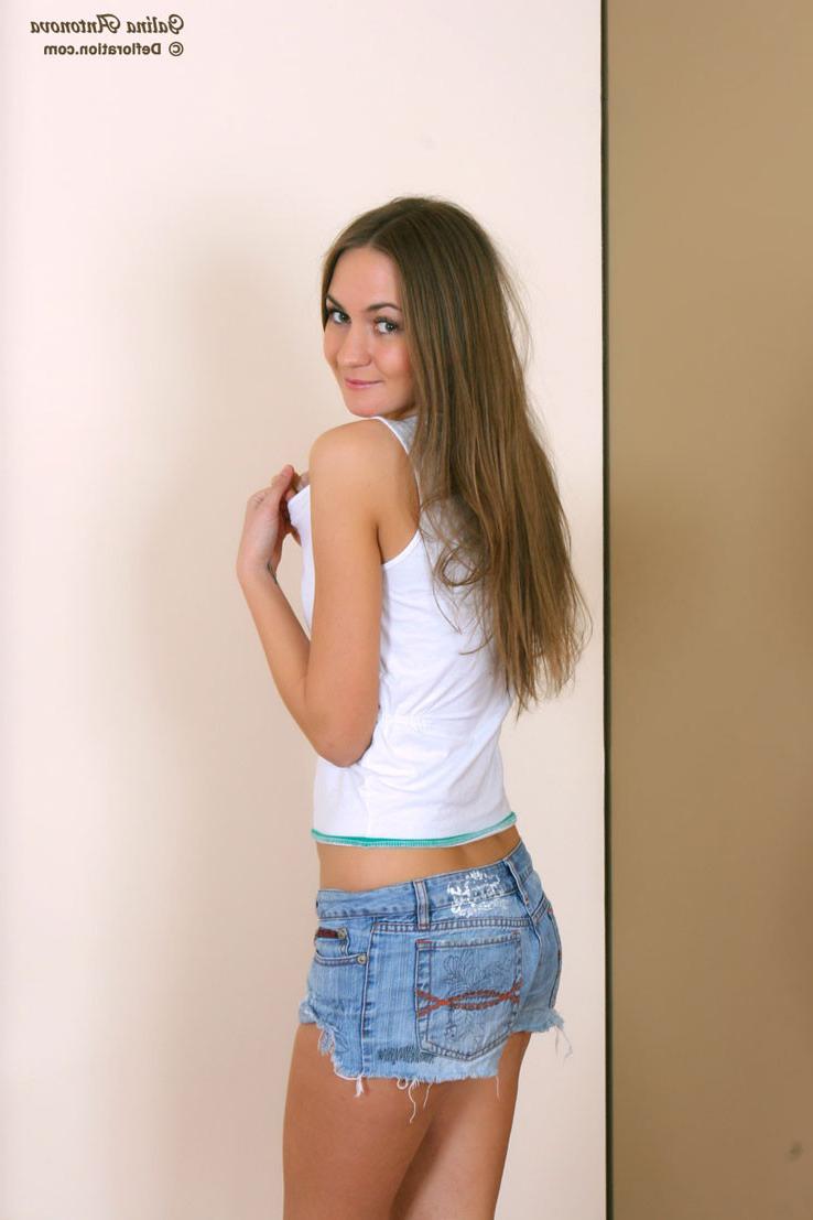16P A Petite Eighteen Year Old Teeny Takes off Her Pretty Panties And Spreads Her Vi