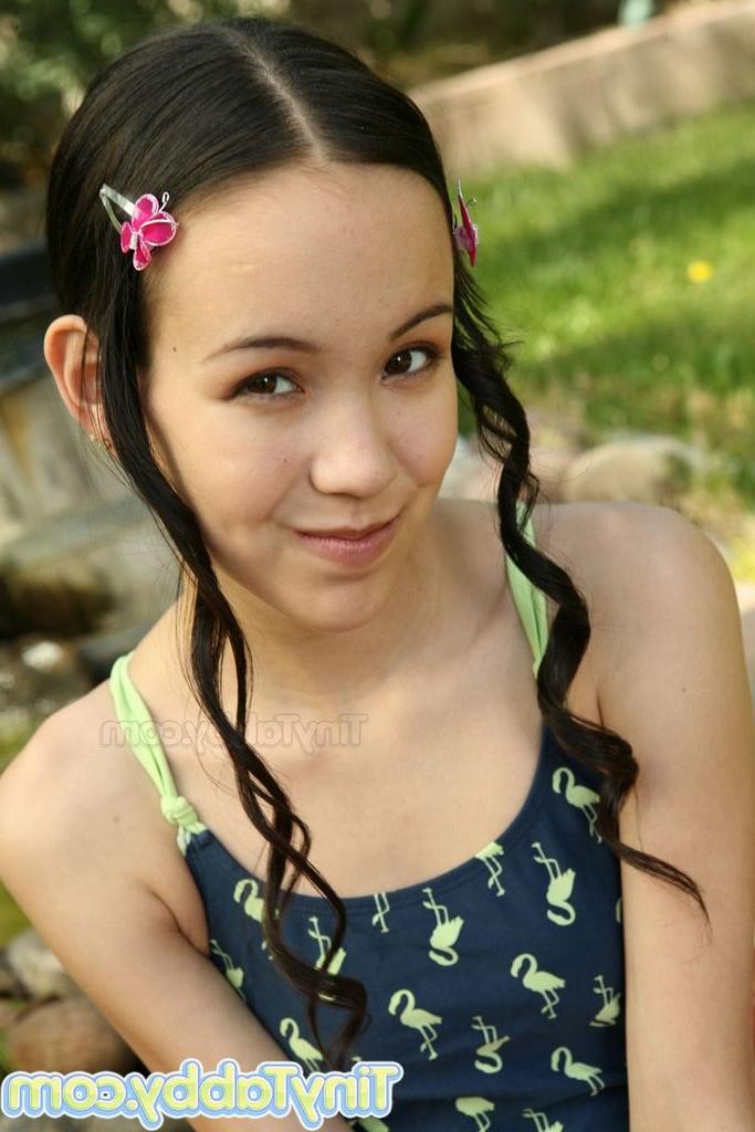 15P Small titted eighteen year old strips and spreads pussy outdoors