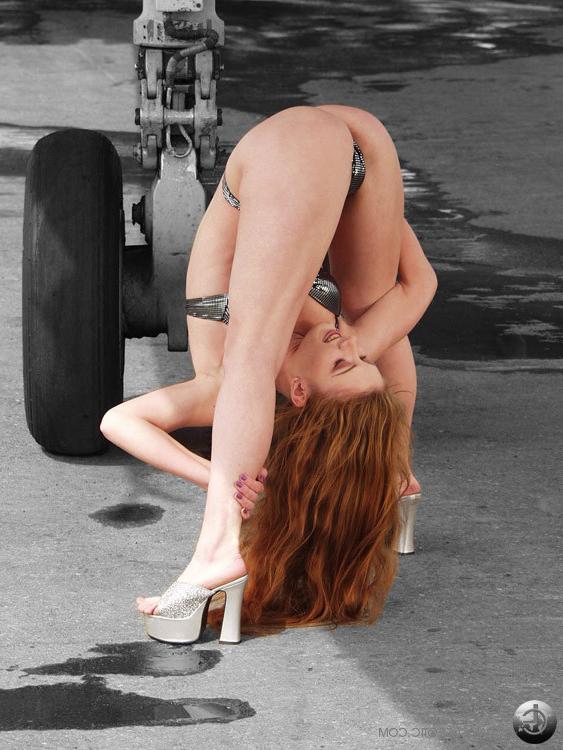 17P Flexible redhead stewardess doing the splits