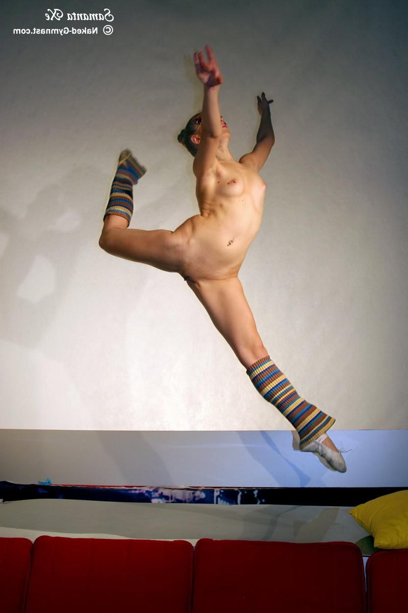 20P Flexible nude teen amateur dances