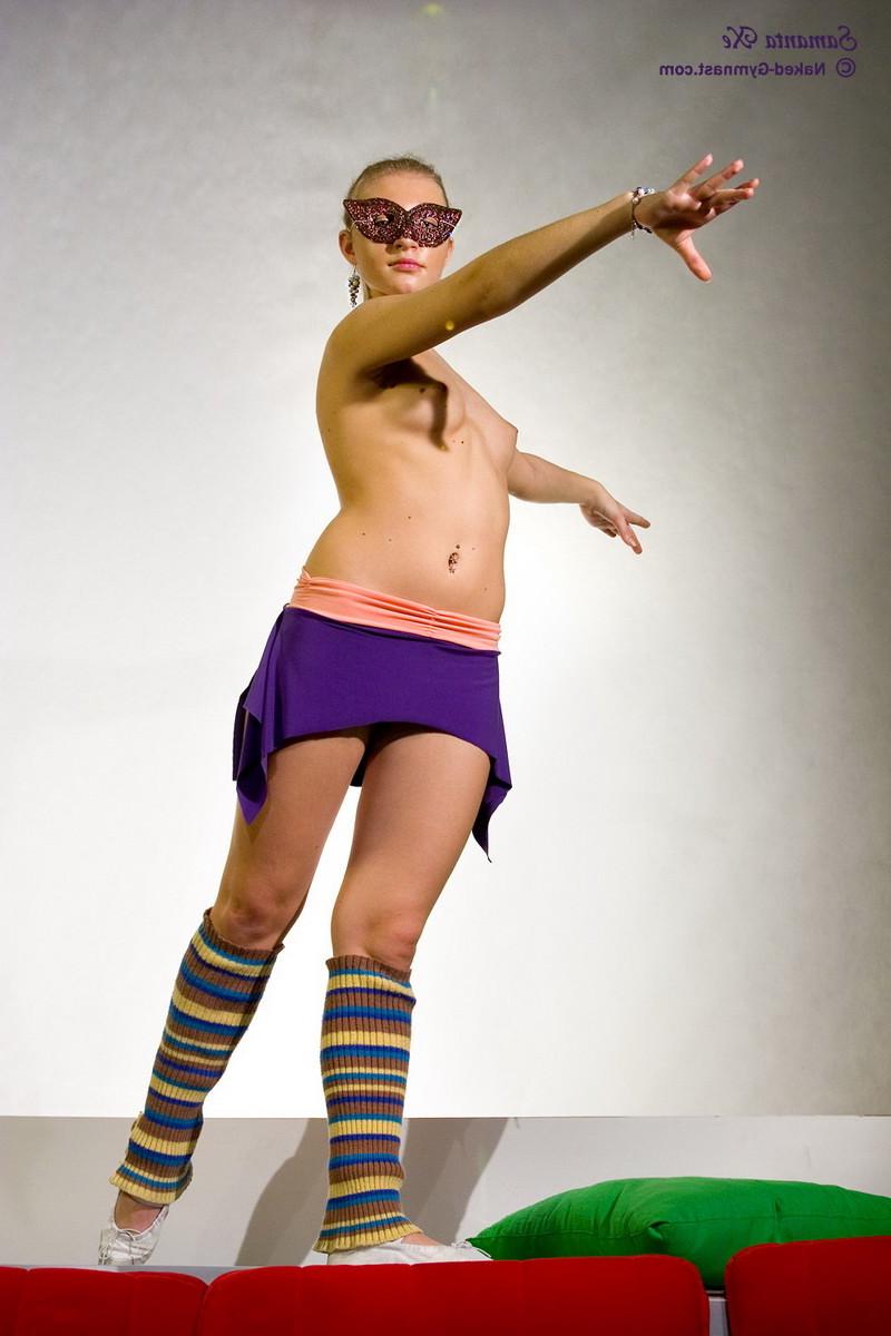 20P Flexible nude teen amateur dances