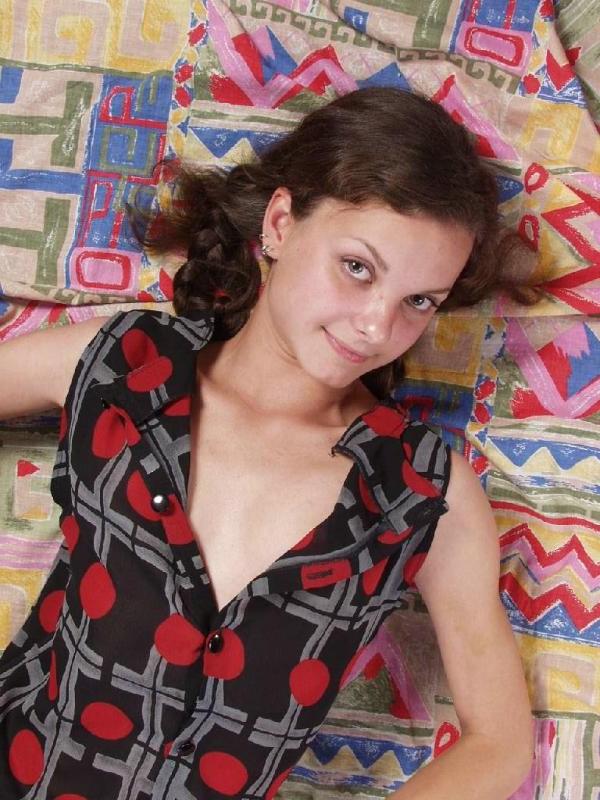 20P Hairy twat gorgeous teen loves to tease and posed in bed