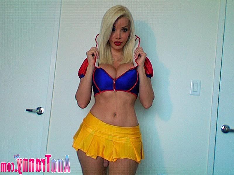 12P Ana Tranny is a Sexy Snow White this Halloween